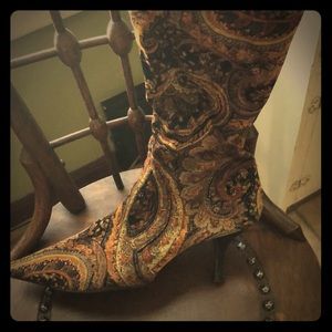 Size 9 tall boots kitten heel